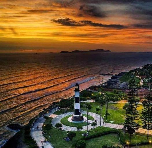 The Place Miraflores Лима Екстериор снимка